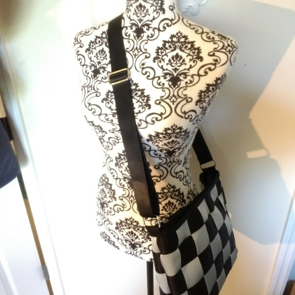 Seatbelt shoulder bag, large, gray and black